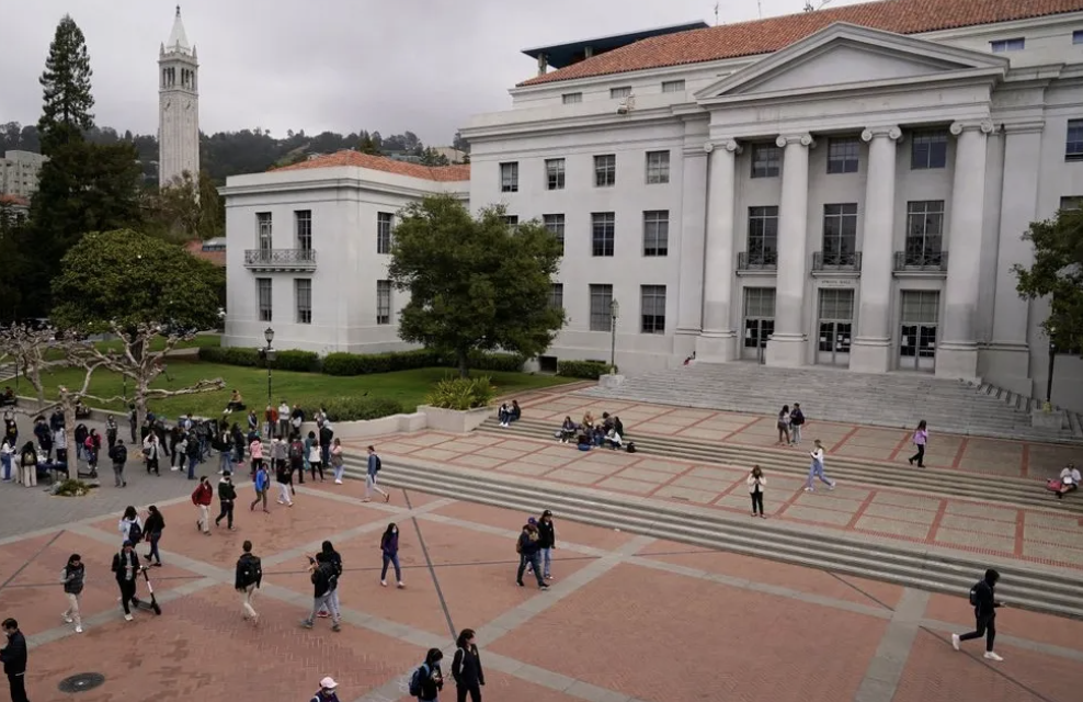 EU REANUDA ENTREGA DE VISAS A ESTUDIANTES, PERO EXIGE ACCESO A SUS REDES SOCIALES